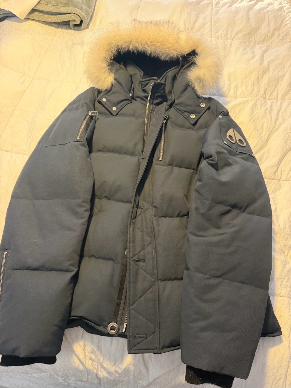 Men's moose knuckles Black Puffer Parka with Fur-Trim Hood
